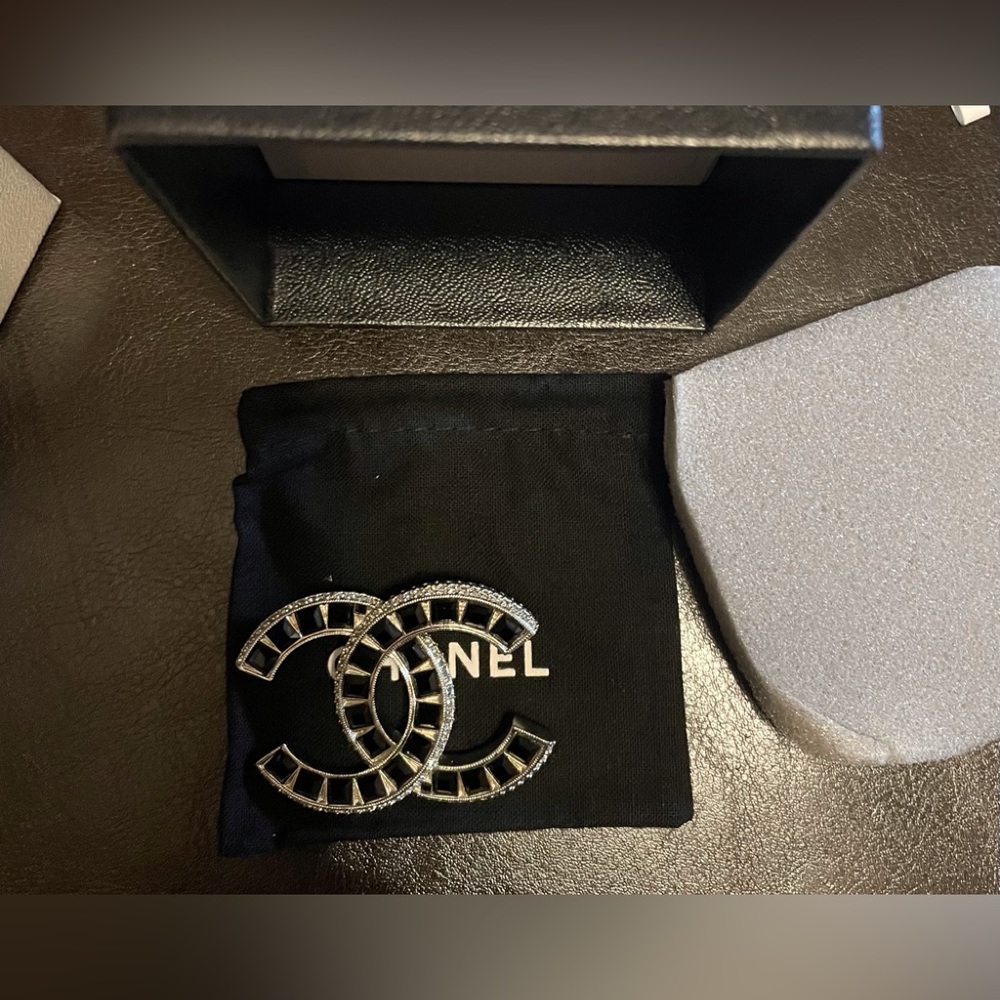 NEW!  Chanel Black and Silver Brooch - Picture 2 of 7